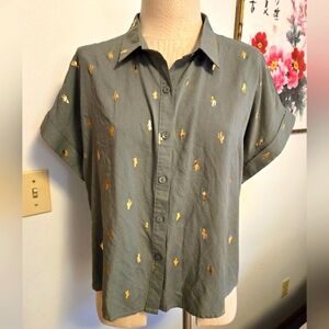 SOLITAIRE ANTHROPOLOGIE GREEN CROPPED TOP WITH GOLD CACTUS ACCENTS. SIZE LRG